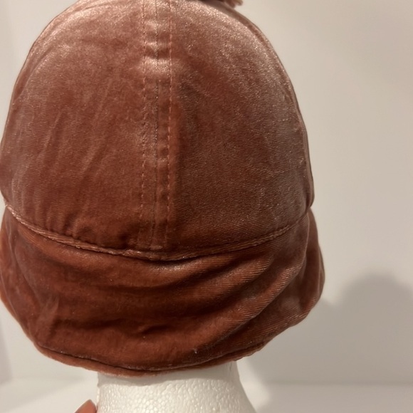 DKNY Girls Rose Velour Pom Pom Winter Cap Size O/S - 7/16 - Picture 10 of 15